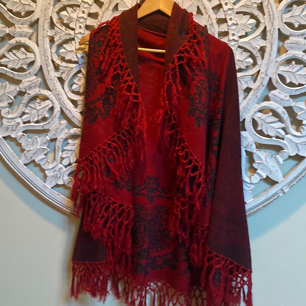 NWOT ELLE TIAN poncho